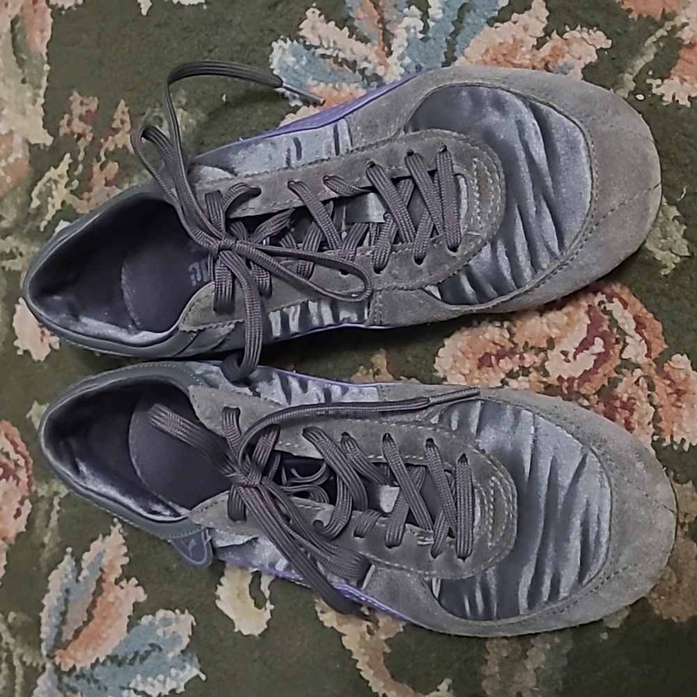 ***PUMA Tennies***